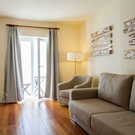 Exquisit Flat Right Lisbon