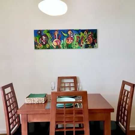 Exquisit Flat Right アパート